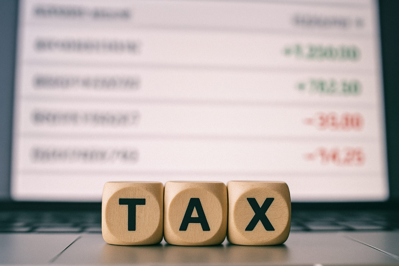 Chiffres et mot TAX